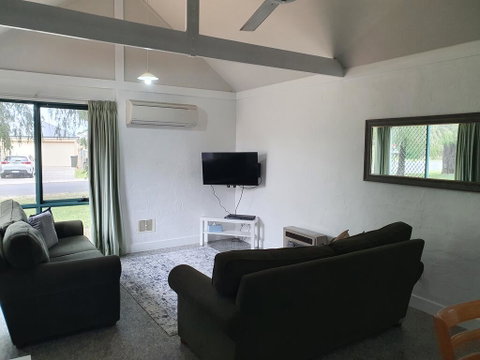 Busselton Holiday Units - Perths Hotel 2