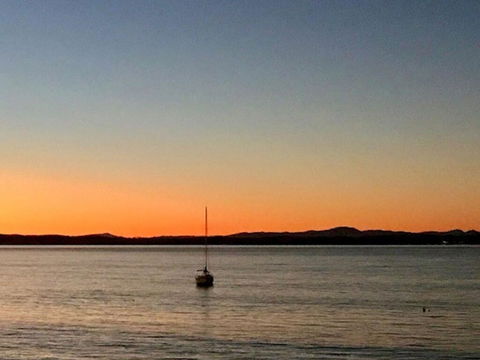 C A L M At Beautiful Shoal Bay - Perths Hotel 1