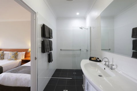 Cadman Motor Inn And Apartments - Perths Hotel 3