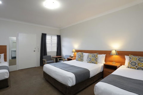 Cadman Motor Inn And Apartments - Perths Hotel 2