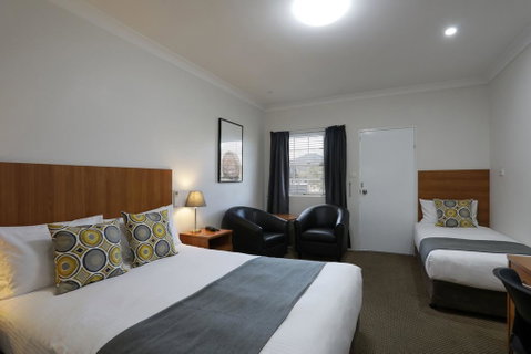 Cadman Motor Inn And Apartments - Perths Hotel 0