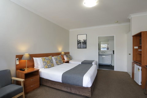 Cadman Motor Inn And Apartments - Perths Hotel 1