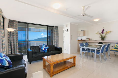 Cairns Ocean View Apartment - Perths Hotel 3