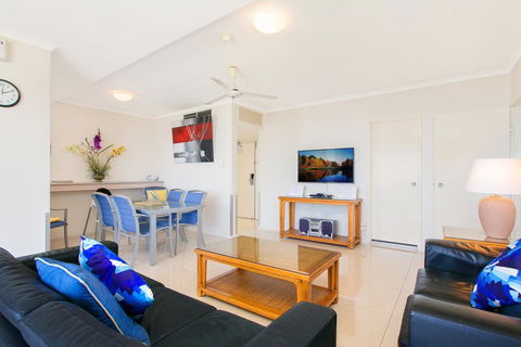 Cairns Ocean View Apartment - Perths Hotel 2