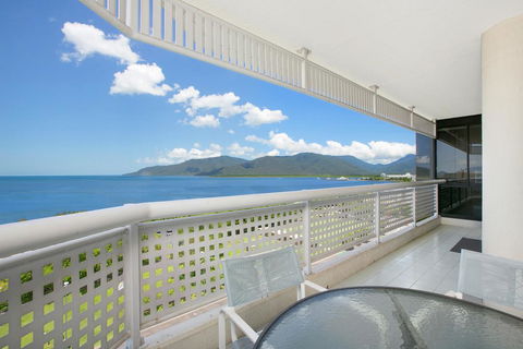 Cairns Ocean View Apartment - Perths Hotel 0