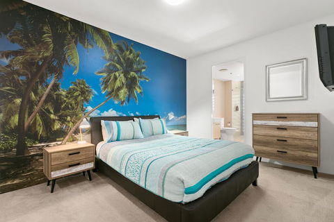 Cairns Waterfront - Harbourlights - Perths Hotel 2