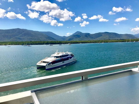 Cairns Waterfront - Harbourlights - Perths Hotel 1