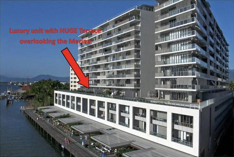 Cairns Waterfront - Harbourlights - Perths Hotel 0