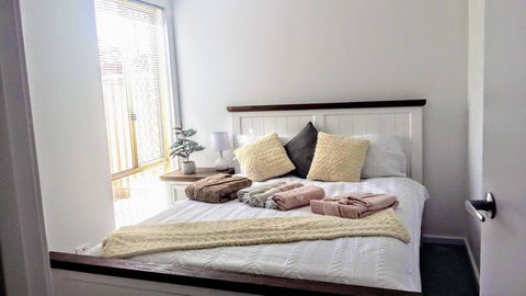 Camelias Boutique Cottage In Dianella - Perths Hotel 2