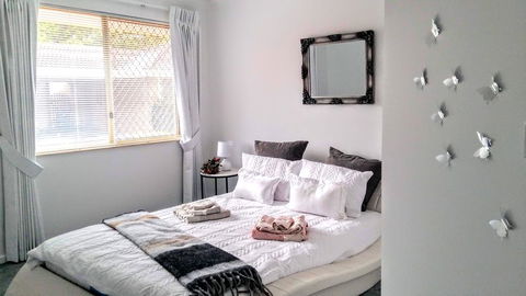 Camelias Boutique Cottage In Dianella - Perths Hotel 1