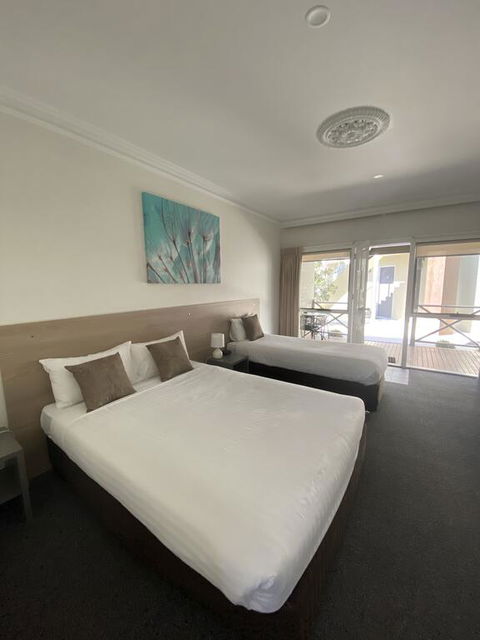 Campaspe Lodge - Perths Hotel 2
