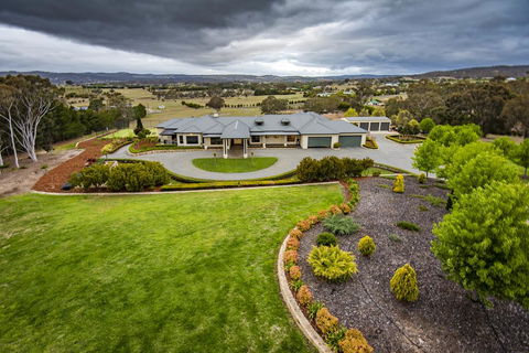 Canberra Luxury Estate - Perths Hotel 2