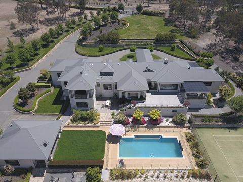 Canberra Luxury Estate - Perths Hotel 0