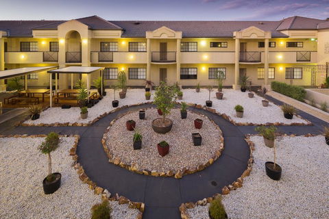 Canberra Parklands Central Apartment Hotel - Perths Hotel 2
