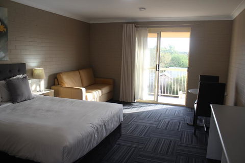 Canowindra Riverview Motel - Perths Hotel 2