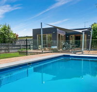 Canterbury Villa Family friendly home walk to beach and village pool - Perths Hotel