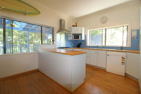 Cape Cod Beach House, 25 Skyline Crescent - Perths Hotel 2