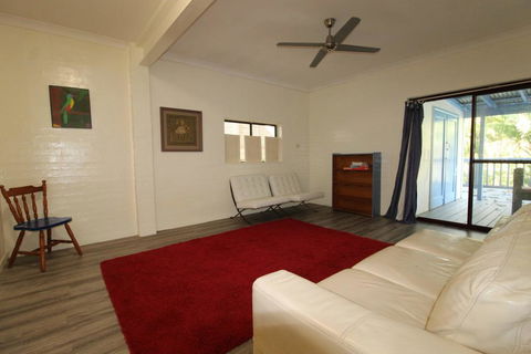 Cape Cod Beach House, 25 Skyline Crescent - Perths Hotel 1