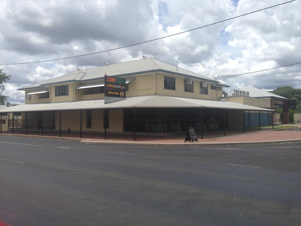 Crinum QLD Perths Hotel