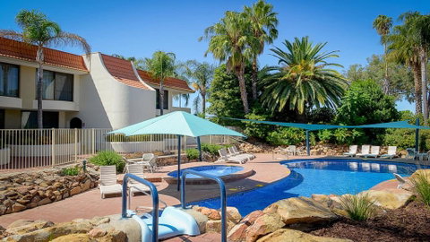 Capri Waters Country Club - Perths Hotel 2