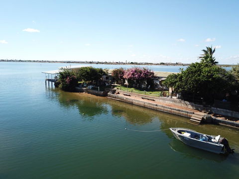 Carnarvon Retreat - Perths Hotel 2