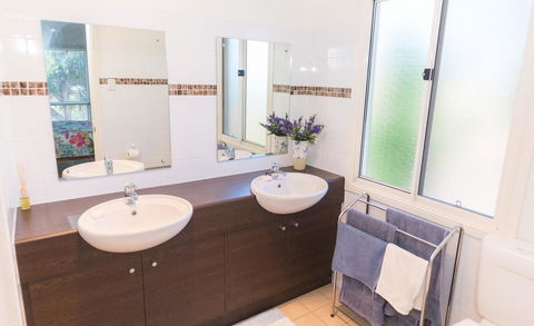 Carri-away - 15 Solitude Drive - Perths Hotel 1