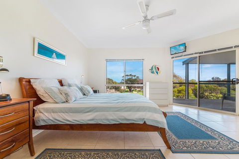 Carri-away - 15 Solitude Drive - Perths Hotel 3