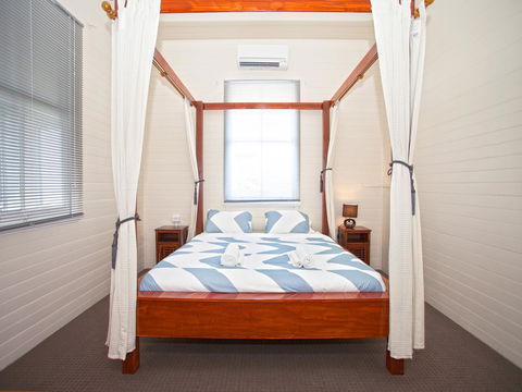 CBD Holiday Home - Perths Hotel 1