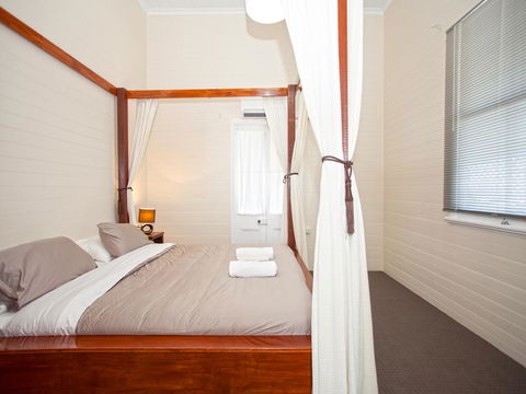 CBD Holiday Home - Perths Hotel 2