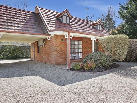 Cedar Cottage - Tudor Village - Perths Hotel 3