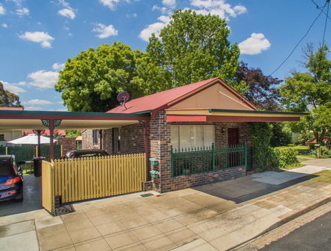 Central Armidale 2-Bedroom Apartment - Perths Hotel 0
