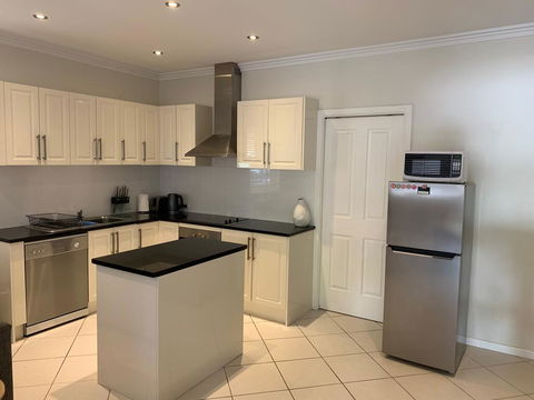 Central Armidale 2-Bedroom Apartment - Perths Hotel 1