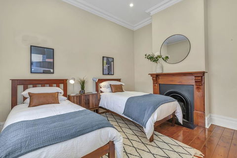 Character Home - Easy Tram To City - Perths Hotel 1
