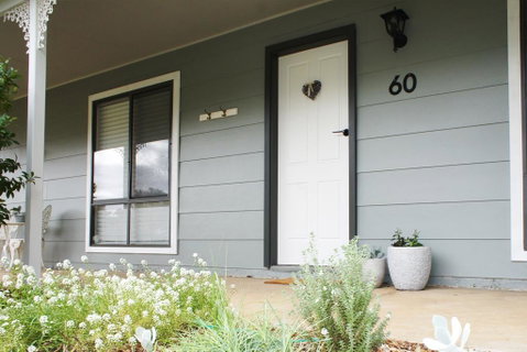 Charlottes Honor - River & Golf Cottage - Perths Hotel 0