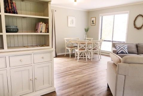 Charlottes Honor - River & Golf Cottage - Perths Hotel 3