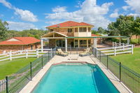 Book Thornlands Accommodation Vacations Perths Hotel Perths Hotel