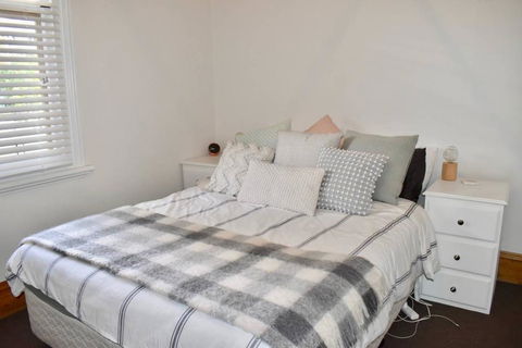 Charming Terrace House On Tree Lined Street - Perths Hotel 2