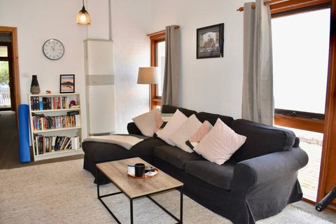Charming Terrace House On Tree Lined Street - Perths Hotel 0