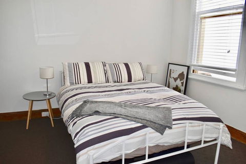 Charming Terrace House On Tree Lined Street - Perths Hotel 3