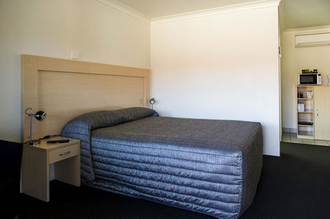 Cherry Blossom Motor Inn - Perths Hotel 1