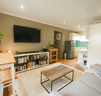 Chic Pet Friendly  500m to the Beach w/ parking - Perths Hotel