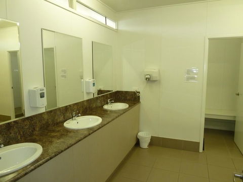 Chinchilla Tourist Park - Perths Hotel 2