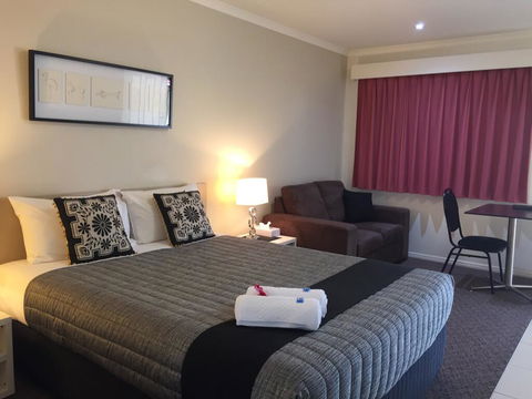 Chinchilla White Gums Motor Inn - Perths Hotel 0