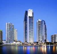 Circle On Cavill Sky Home- Holidays Gold Coast - Perths Hotel