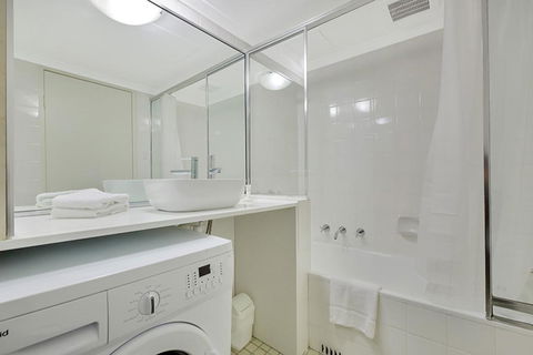 City Apartment At College St - Perths Hotel 2