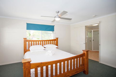 City Beach Holiday House - Perths Hotel 3