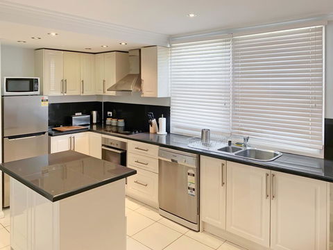 City Center - Modern 2-Bedroom Apartment - Perths Hotel 3