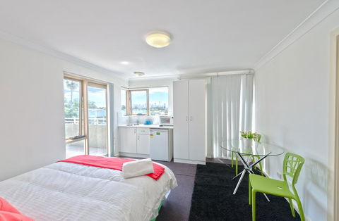 Cityview Studio Accommodation - Perths Hotel 2