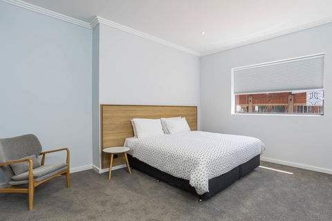 Civic Apartments - Perths Hotel 1