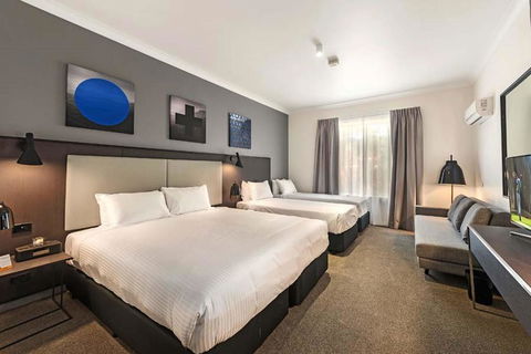 CKS Sydney Airport Hotel (formerly Quality Hotel) - Perths Hotel 1